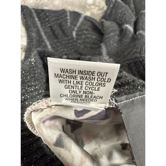 Simply Vera Wang Size M Striped Floral Shimmer Metallic Sweater Gray 3/4 Sleeve - Picture 8 of 9